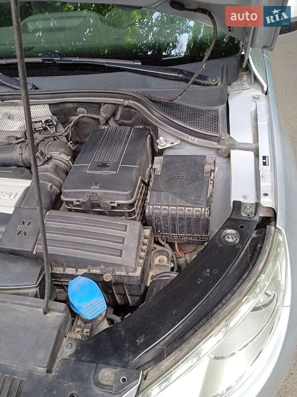 Внедорожник / Кроссовер Volkswagen Tiguan 2010 в Полтаве