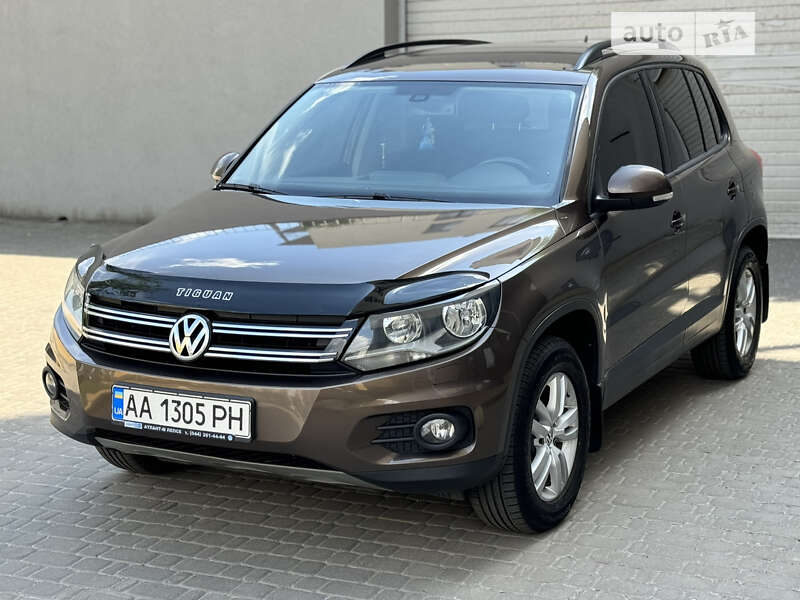 Позашляховик / Кросовер Volkswagen Tiguan 2016 в Києві