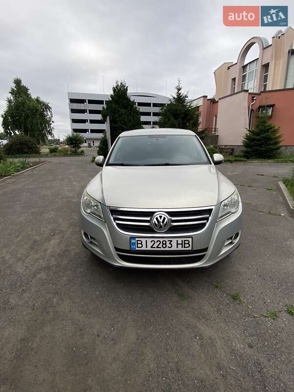 Внедорожник / Кроссовер Volkswagen Tiguan 2011 в Полтаве