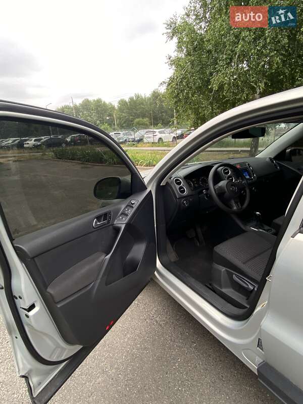 Внедорожник / Кроссовер Volkswagen Tiguan 2011 в Полтаве
