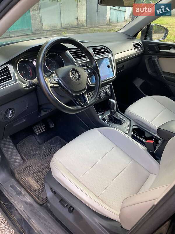 Внедорожник / Кроссовер Volkswagen Tiguan 2017 в Киеве