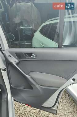 Внедорожник / Кроссовер Volkswagen Tiguan 2010 в 