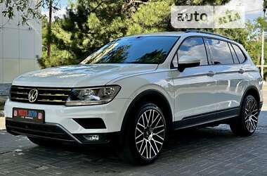 Позашляховик / Кросовер Volkswagen Tiguan 2017 в Дніпрі