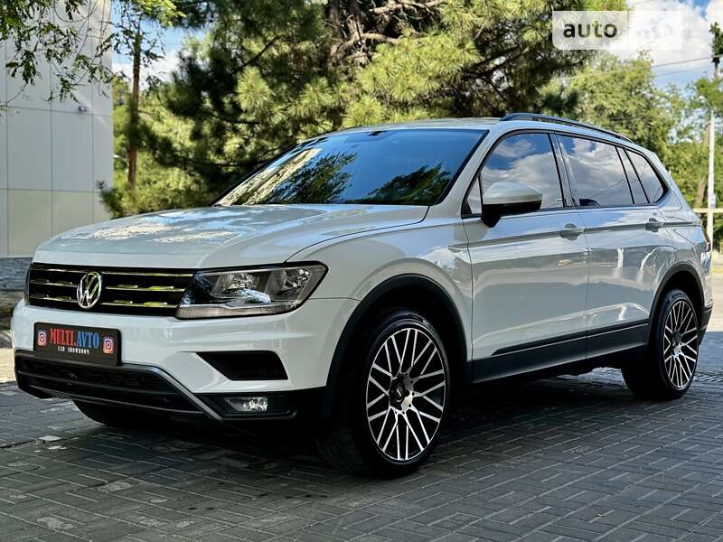 Позашляховик / Кросовер Volkswagen Tiguan 2017 в Дніпрі