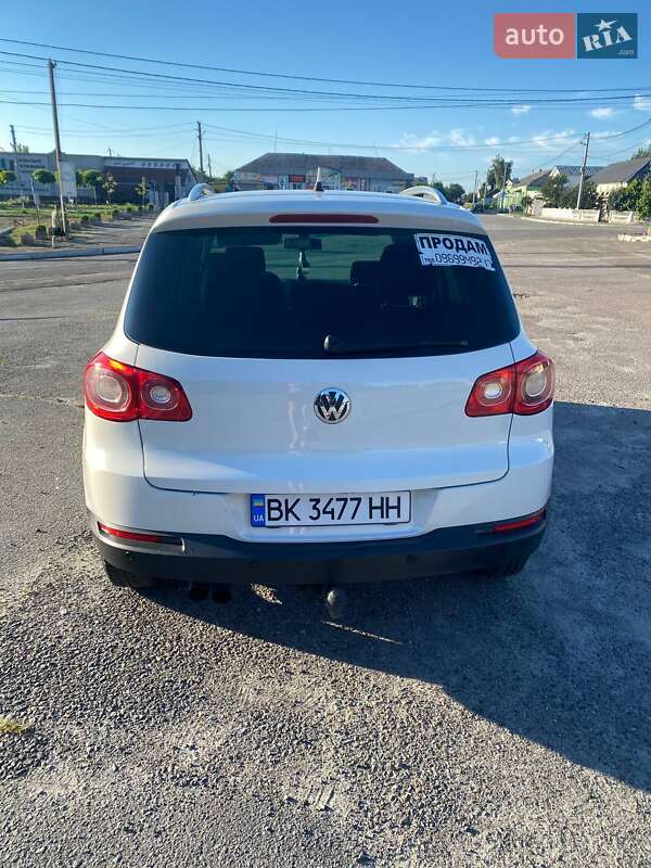 Позашляховик / Кросовер Volkswagen Tiguan 2011 в Житомирі