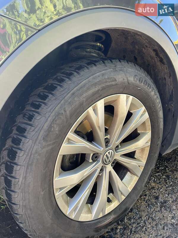 Внедорожник / Кроссовер Volkswagen Tiguan 2018 в Теофиполе