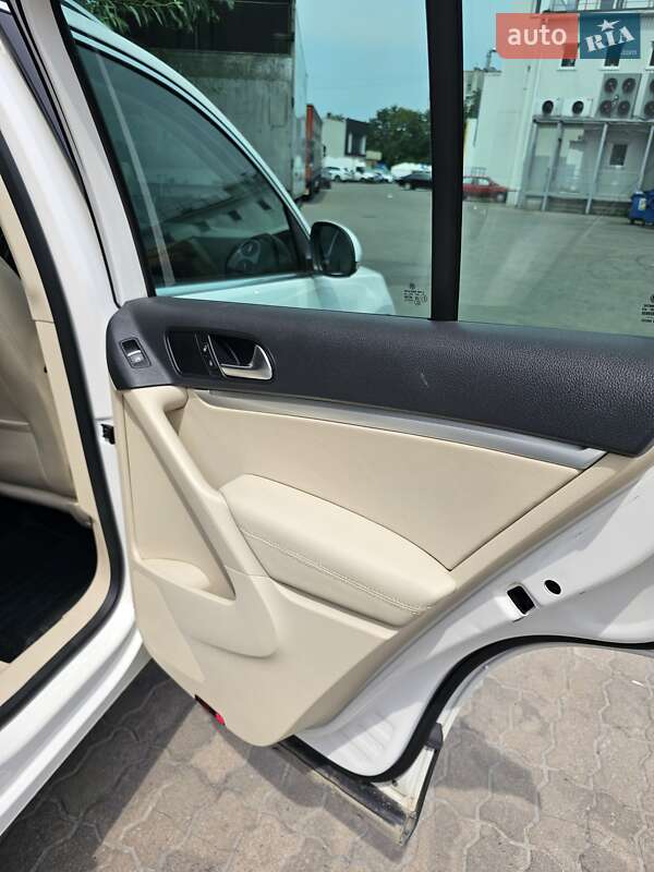 Внедорожник / Кроссовер Volkswagen Tiguan 2011 в Львове