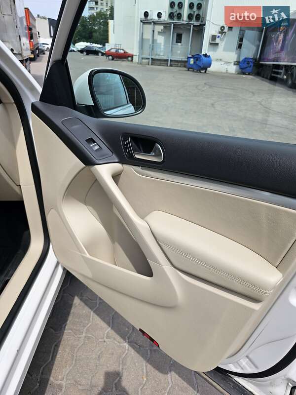 Внедорожник / Кроссовер Volkswagen Tiguan 2011 в Львове