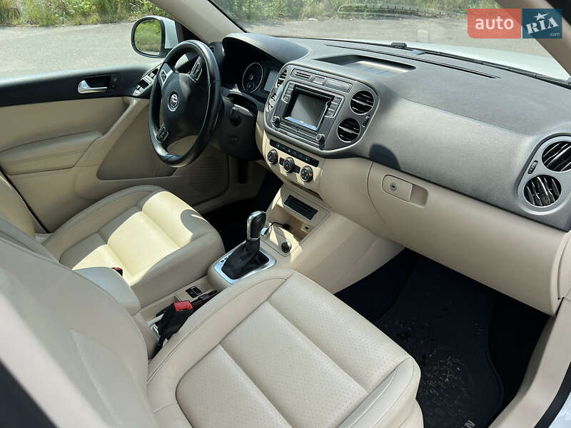 Позашляховик / Кросовер Volkswagen Tiguan 2015 в Ізяславі