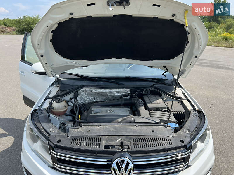 Позашляховик / Кросовер Volkswagen Tiguan 2015 в Ізяславі