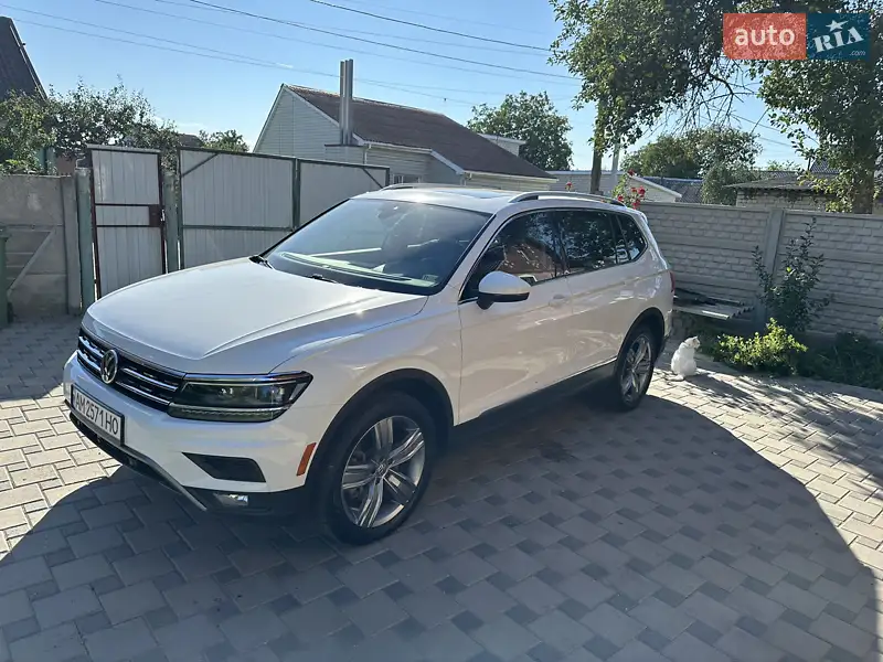 Внедорожник / Кроссовер Volkswagen Tiguan 2018 в 