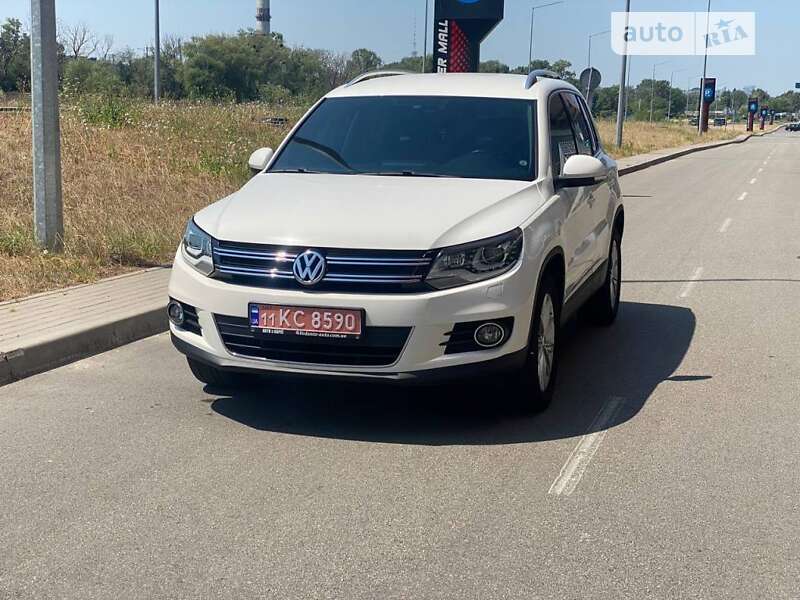 Позашляховик / Кросовер Volkswagen Tiguan 2013 в 