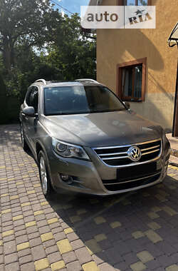 Внедорожник / Кроссовер Volkswagen Tiguan 2010 в Львове