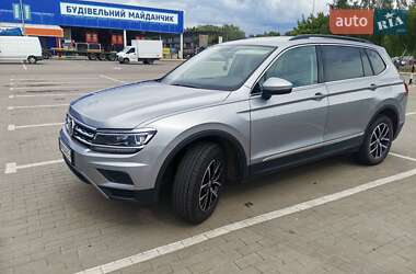 Внедорожник / Кроссовер Volkswagen Tiguan 2020 в 