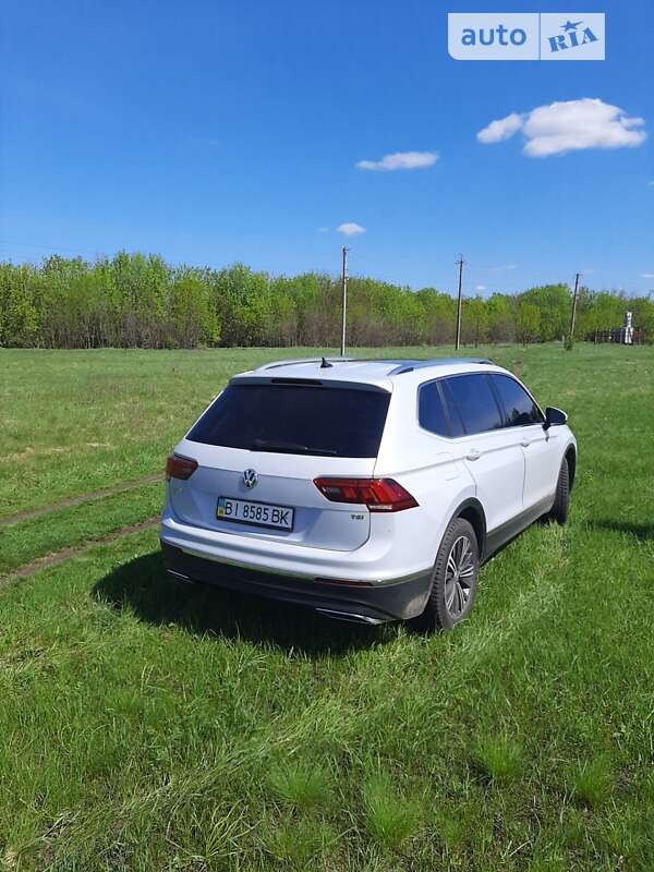 Внедорожник / Кроссовер Volkswagen Tiguan 2017 в Лохвице