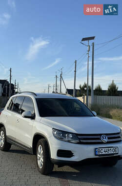 Внедорожник / Кроссовер Volkswagen Tiguan 2016 в 