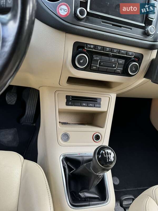 Внедорожник / Кроссовер Volkswagen Tiguan 2012 в Ужгороде