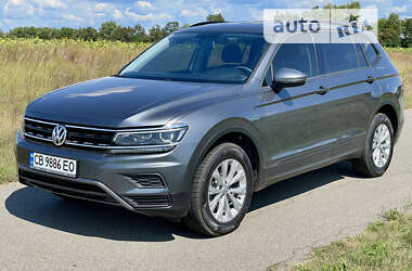 Позашляховик / Кросовер Volkswagen Tiguan 2017 в Чернігові