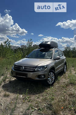 Позашляховик / Кросовер Volkswagen Tiguan 2014 в Харкові