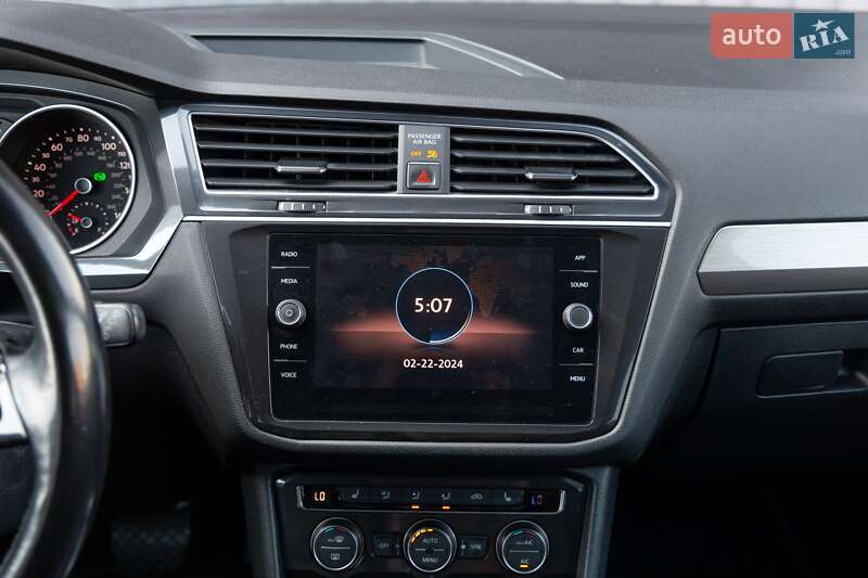 Внедорожник / Кроссовер Volkswagen Tiguan 2017 в Луцке