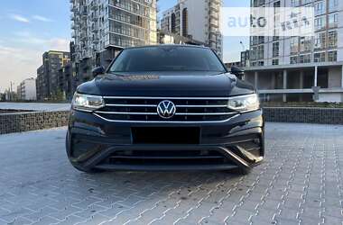 Внедорожник / Кроссовер Volkswagen Tiguan 2022 в Львове