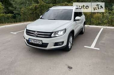 Позашляховик / Кросовер Volkswagen Tiguan 2015 в Харкові