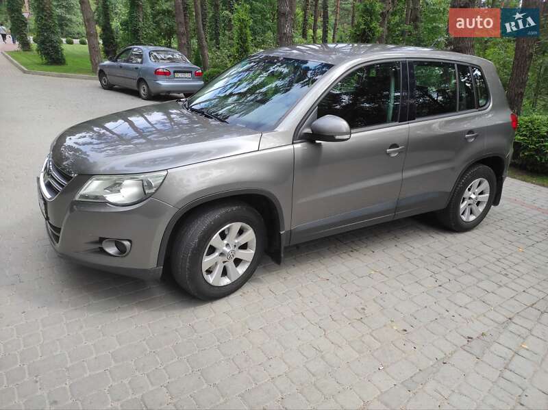Внедорожник / Кроссовер Volkswagen Tiguan 2010 в Львове