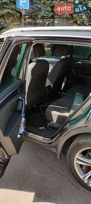 Внедорожник / Кроссовер Volkswagen Tiguan 2017 в Горишних Плавнях