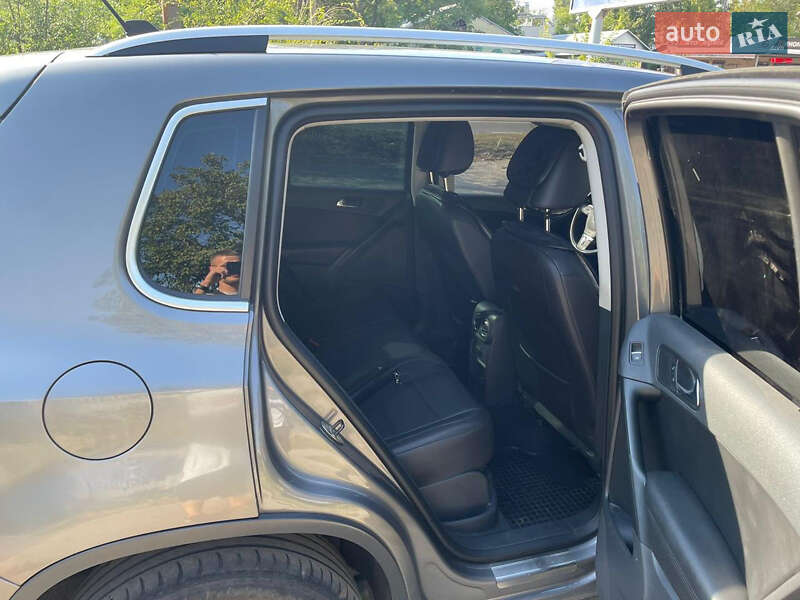 Внедорожник / Кроссовер Volkswagen Tiguan 2010 в Днепре