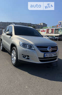 Внедорожник / Кроссовер Volkswagen Tiguan 2010 в Харькове