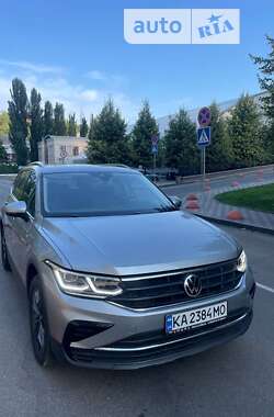 Внедорожник / Кроссовер Volkswagen Tiguan 2023 в Киеве