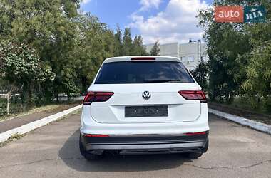 Внедорожник / Кроссовер Volkswagen Tiguan 2017 в 