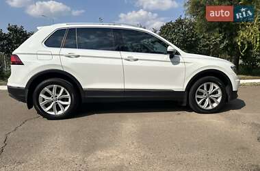 Внедорожник / Кроссовер Volkswagen Tiguan 2017 в 