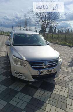 Внедорожник / Кроссовер Volkswagen Tiguan 2010 в Буске