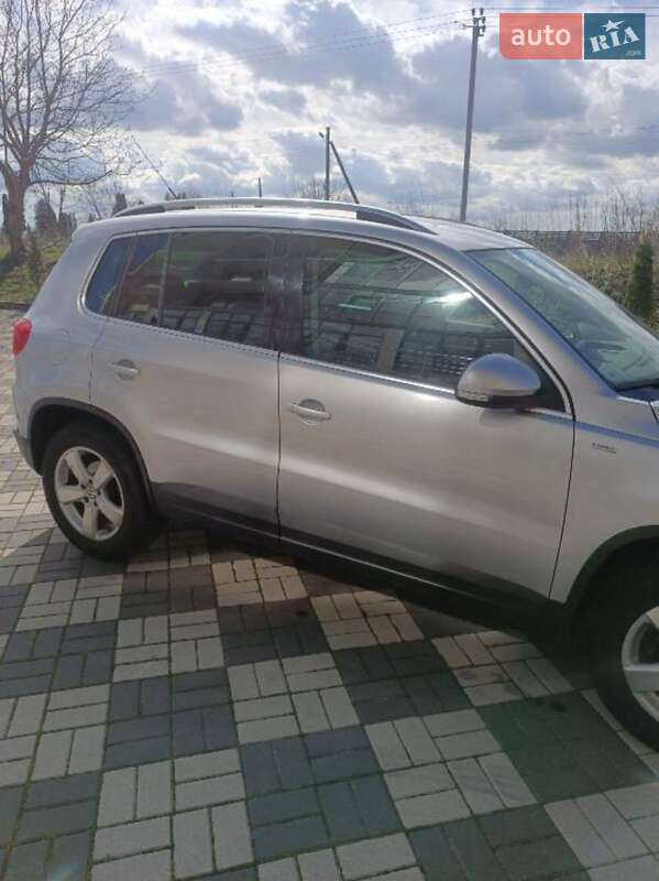 Внедорожник / Кроссовер Volkswagen Tiguan 2010 в Буске