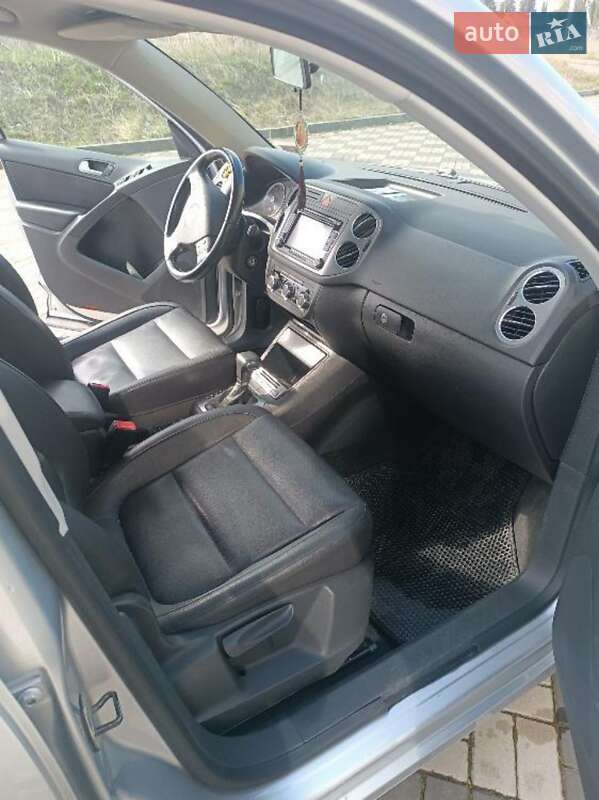 Внедорожник / Кроссовер Volkswagen Tiguan 2010 в Буске