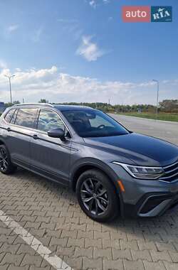 Внедорожник / Кроссовер Volkswagen Tiguan 2022 в 