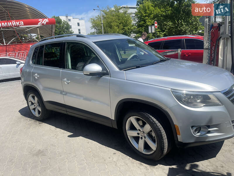 Внедорожник / Кроссовер Volkswagen Tiguan 2010 в Киеве