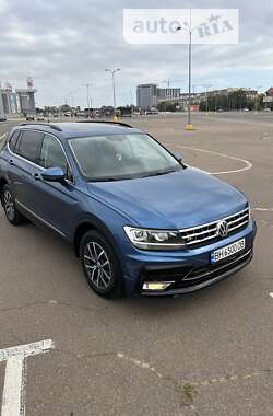 Позашляховик / Кросовер Volkswagen Tiguan 2017 в Одесі