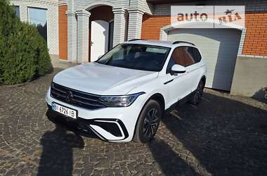 Позашляховик / Кросовер Volkswagen Tiguan 2022 в Полтаві