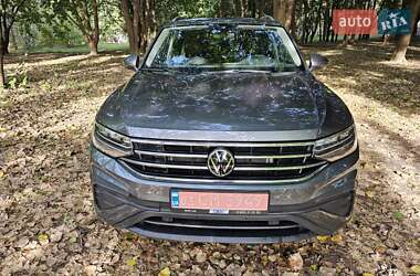 Внедорожник / Кроссовер Volkswagen Tiguan 2022 в 