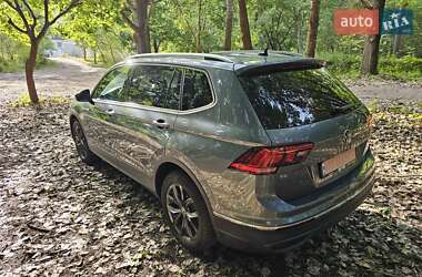 Внедорожник / Кроссовер Volkswagen Tiguan 2022 в 