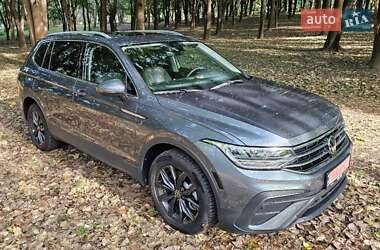 Внедорожник / Кроссовер Volkswagen Tiguan 2022 в 
