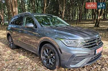 Внедорожник / Кроссовер Volkswagen Tiguan 2022 в 