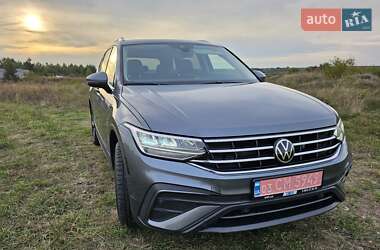 Внедорожник / Кроссовер Volkswagen Tiguan 2022 в 