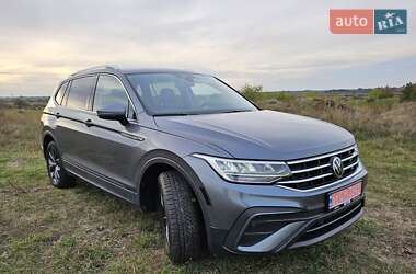 Внедорожник / Кроссовер Volkswagen Tiguan 2022 в 