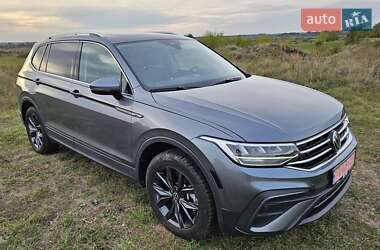 Внедорожник / Кроссовер Volkswagen Tiguan 2022 в 