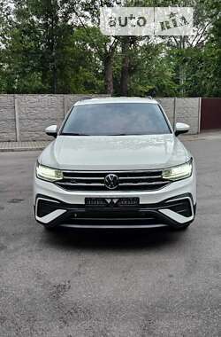 Внедорожник / Кроссовер Volkswagen Tiguan 2021 в Новомосковске