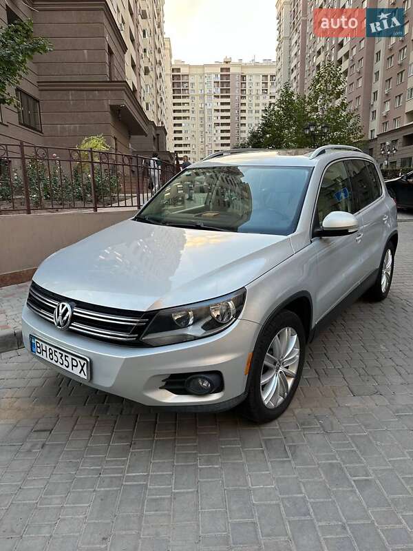 Внедорожник / Кроссовер Volkswagen Tiguan 2011 в 