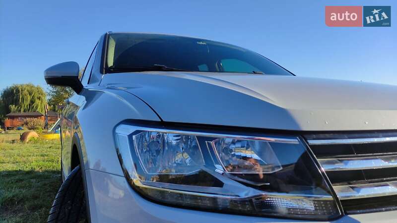 Внедорожник / Кроссовер Volkswagen Tiguan 2017 в Житомире